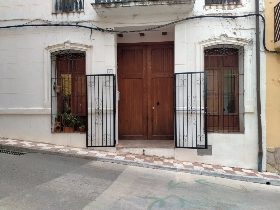 reacondicionado y adaptación de puertas recicladas