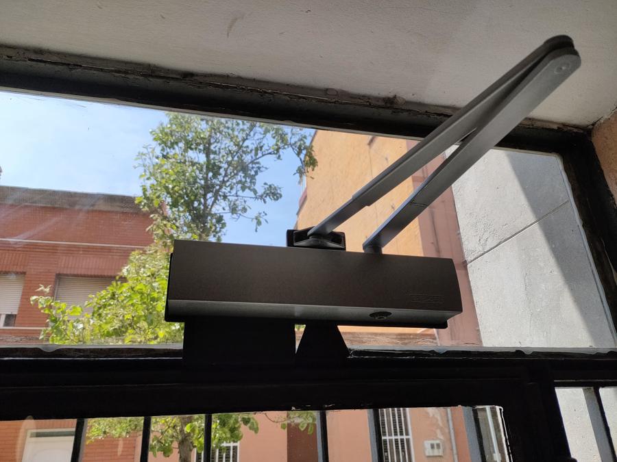 Cierre hidraulico.