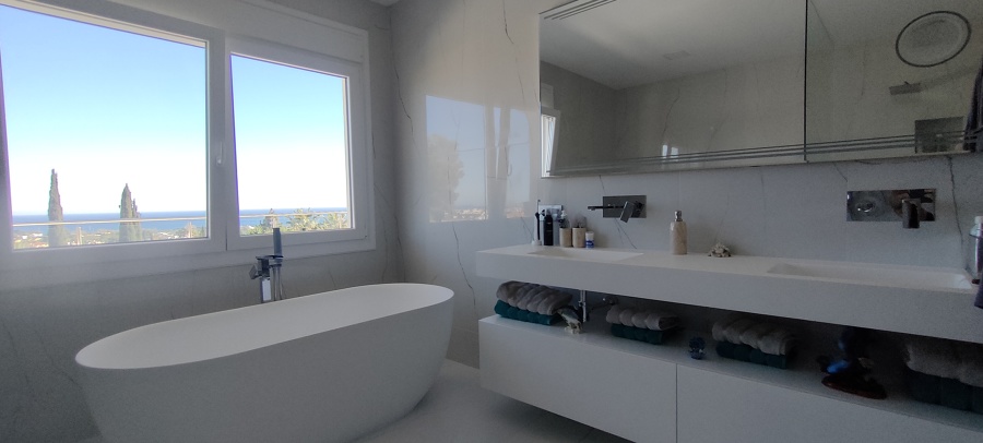 producción e instalación de muebles para baños.