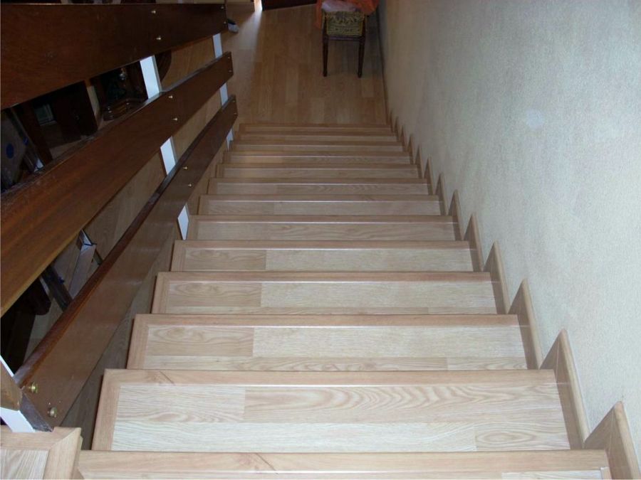 Instalacion de suelo laminado en escalera