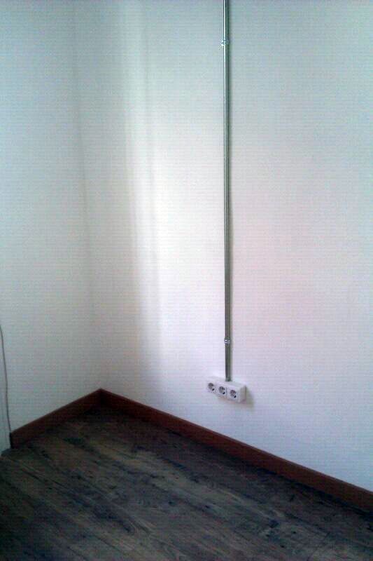 Instalacion electrica de vivienda en tubo metalico industrial.