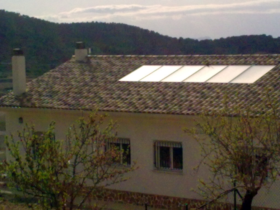 Instalación solar sobre cubierta vivienda unifamiliar