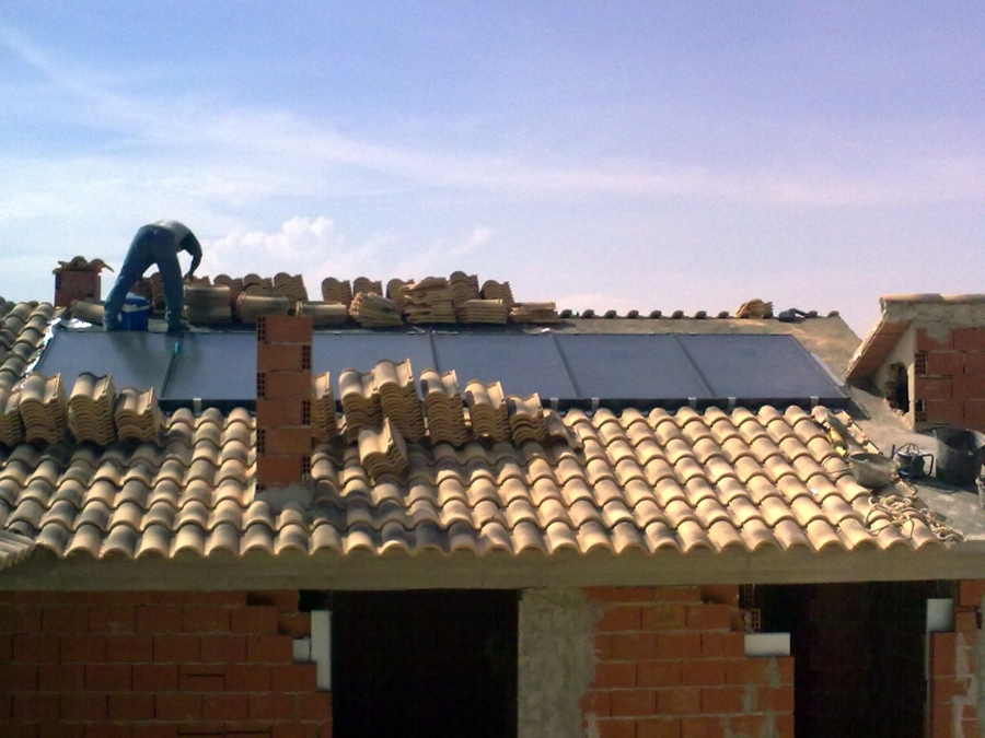 Instalación solar sobre cubierta vivienda unifamiliar