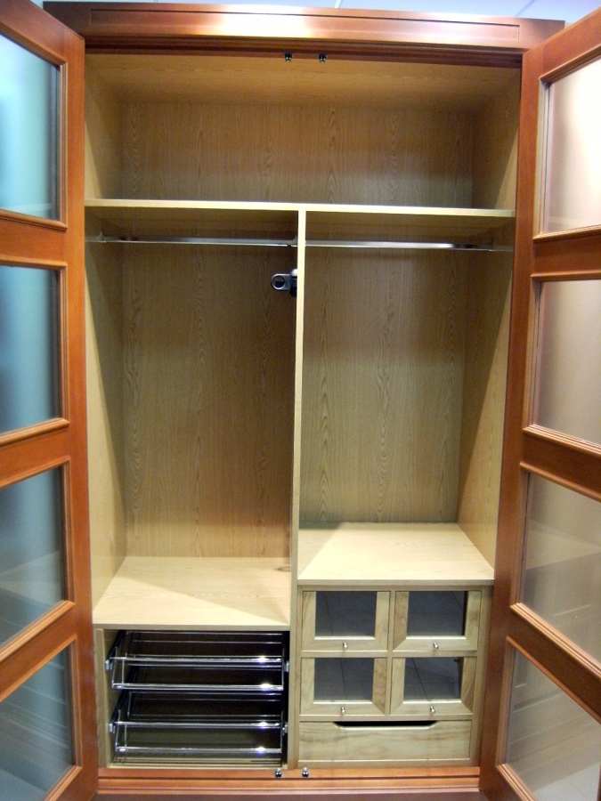 Interior de armario realizado en roble