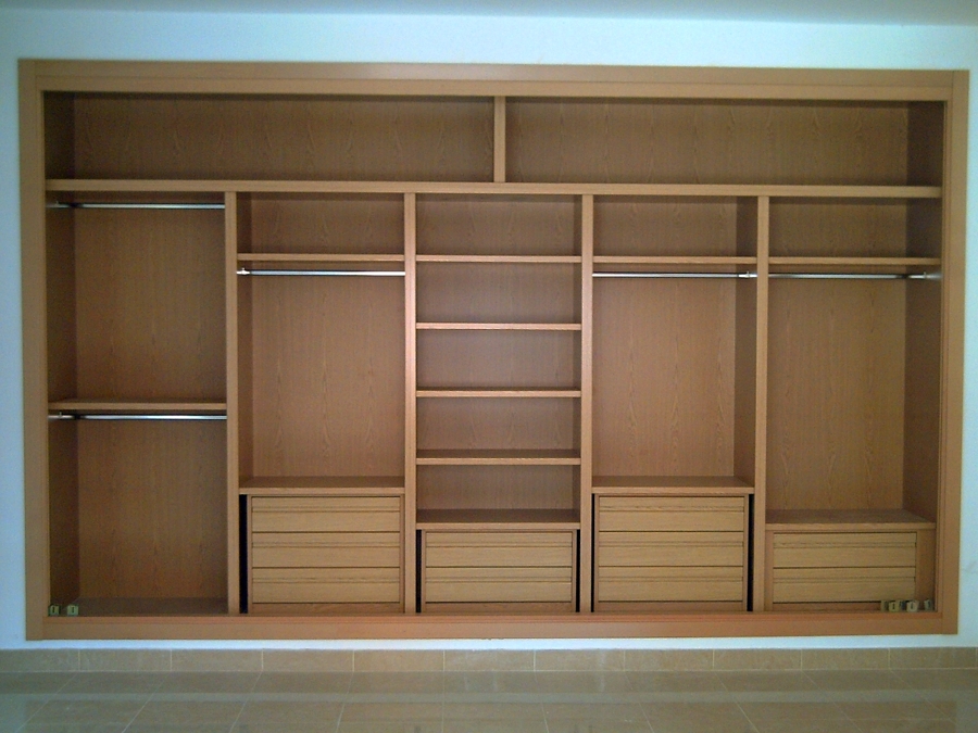 INTERIOR DE ARMARIO