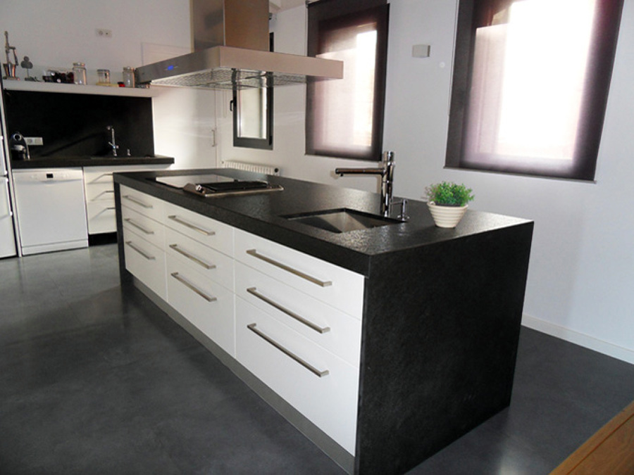 Foto: Cocina Isla Central Finalizada de Moliner Reformas #769683