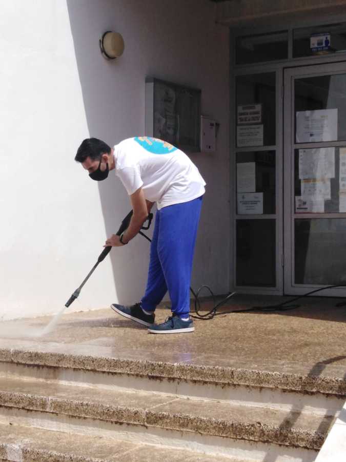 LIMPIEZA Y DESINFECCIÓN DE COLEGIO
