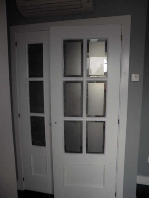 Lacado de puertas.