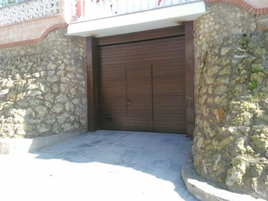 PUERTA SECCIONAL