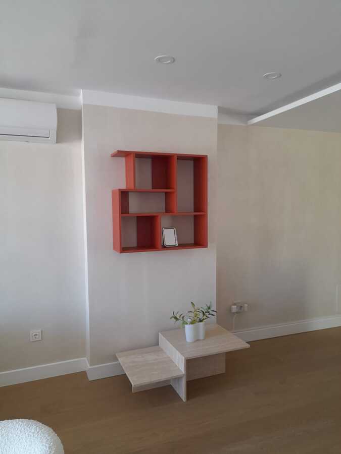 Montaje y fijación de estanterías de pared. Mounting and fixing of wall shelves.