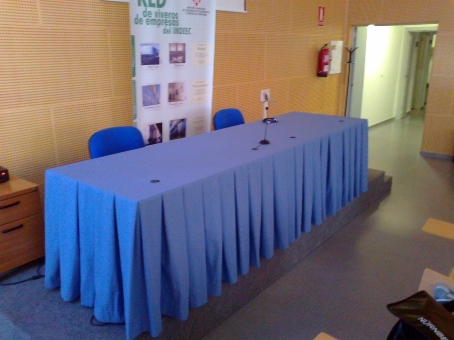 Mesa conferenciante
