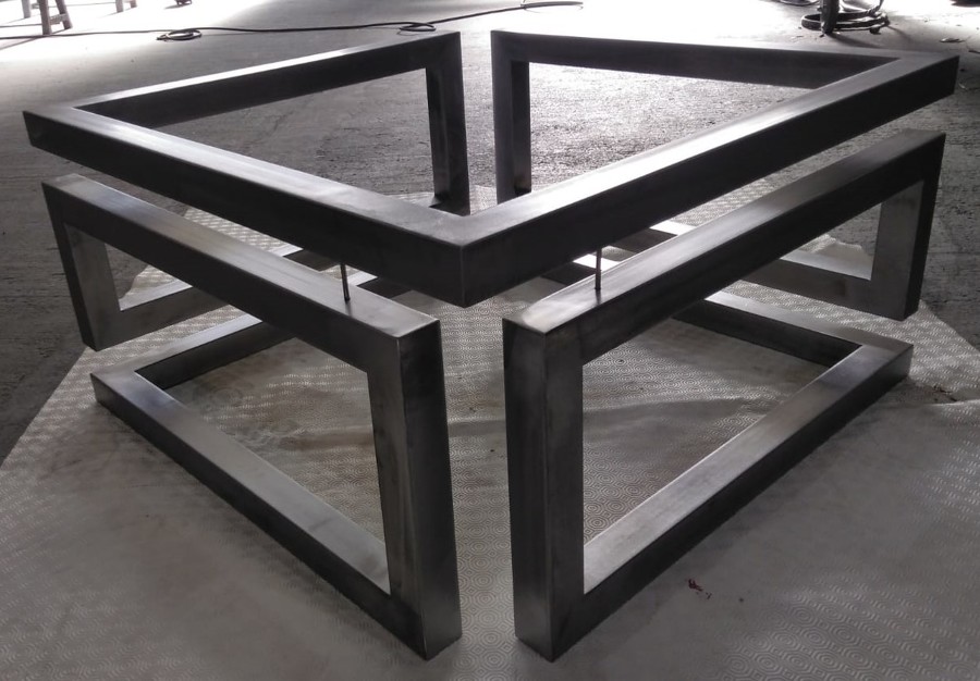 base de la mesa metalica