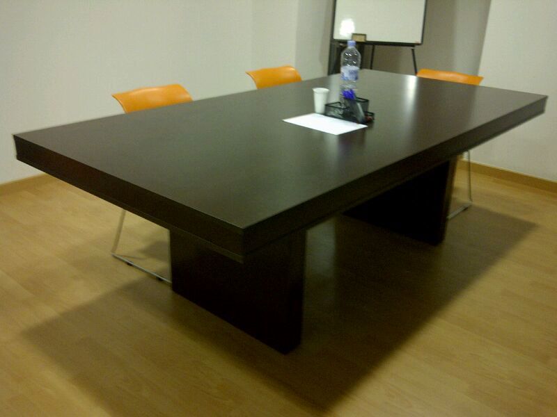 Mesa de reuniones a medida
