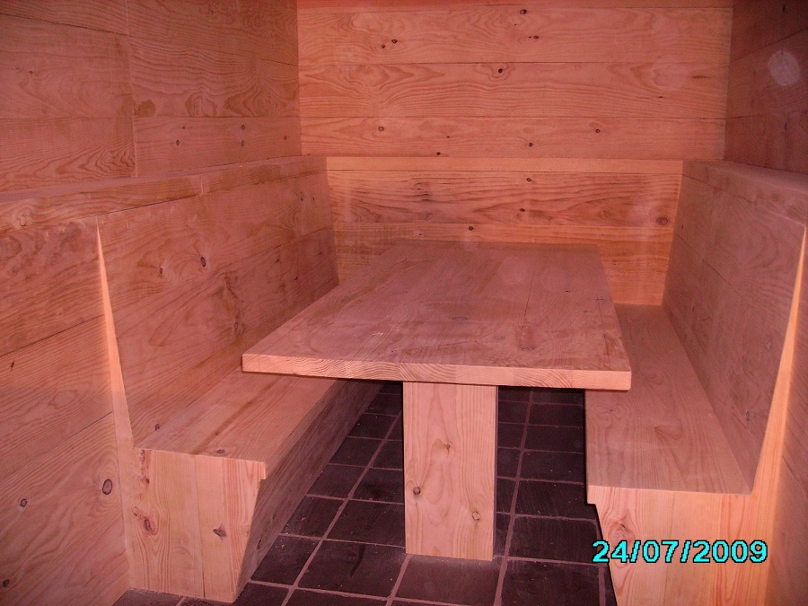 Mesa en bodega.