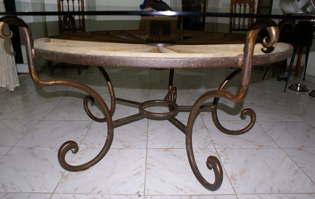 Foto: mesa forjada con vidrio de metal.lúrgiques germans ballester ...