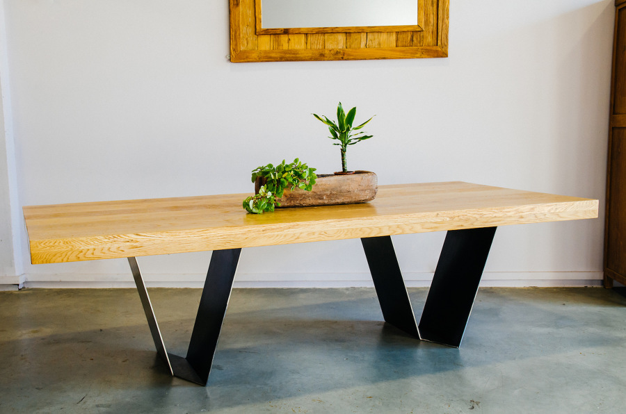 Mesa de comedor UVE