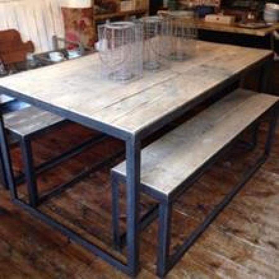 Mesa con bancos