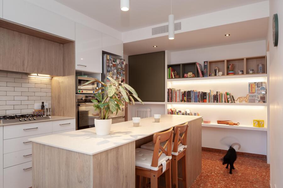 Cocina y pasillo