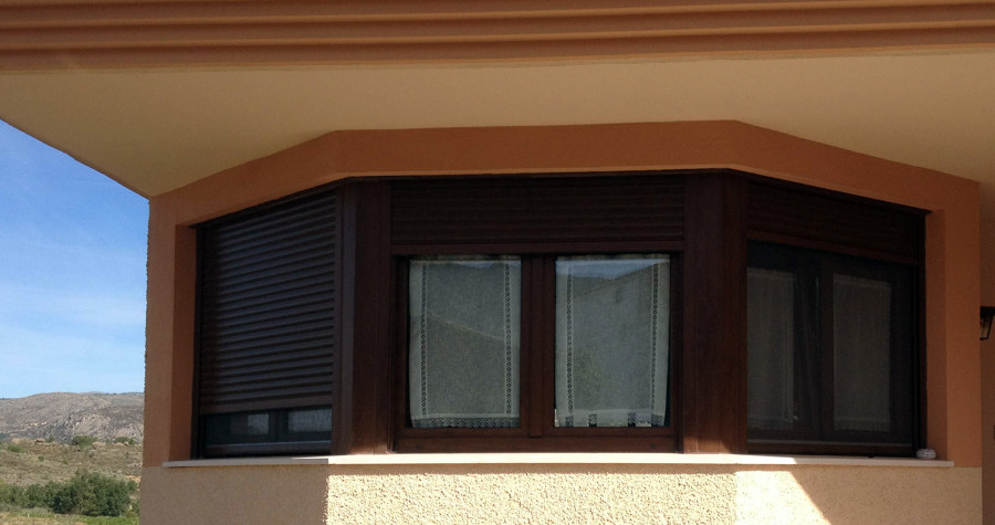 Mirador en PVC - Nogal en Villanueva de Ávila
