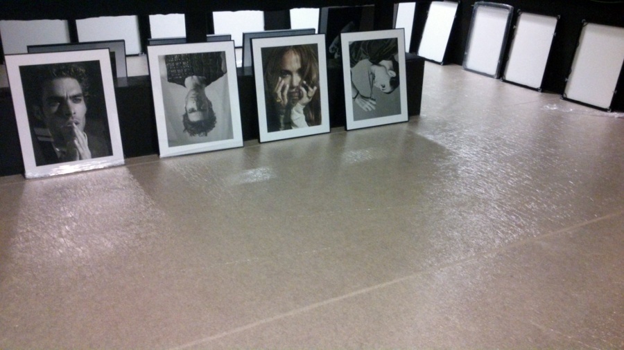 moqueta ferial en exposición fotográfica