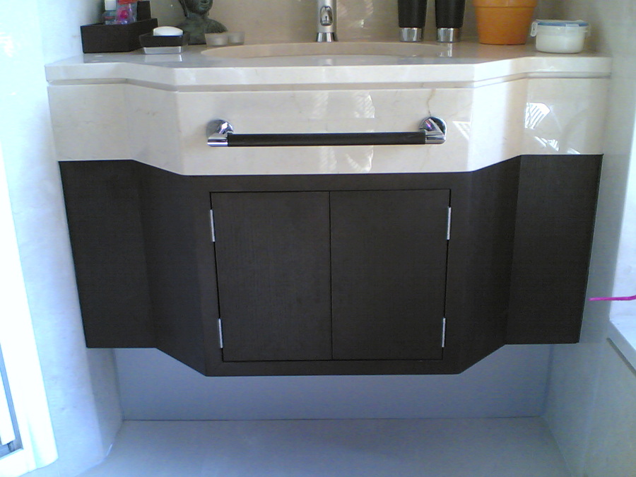 Mueble bajo lavabo.