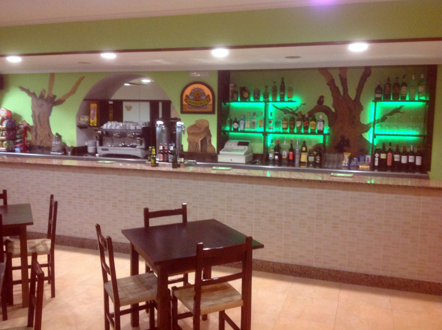 MUEBLE BARRA Y MESAS 
