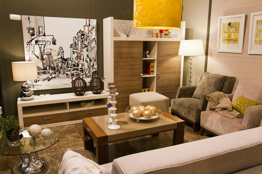 Muebles en  exposición L'estilo interiorismo