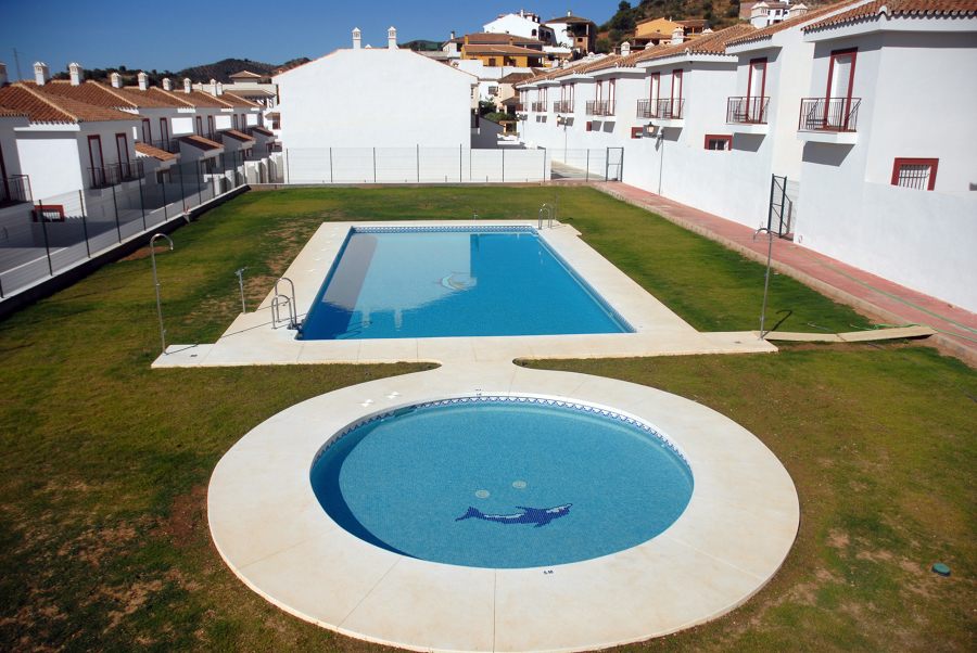 Ejecución de piscina en Almogía