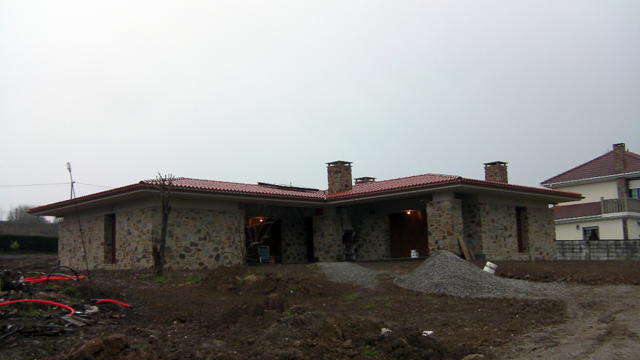 CHALET MODERNO EN PIEDRA