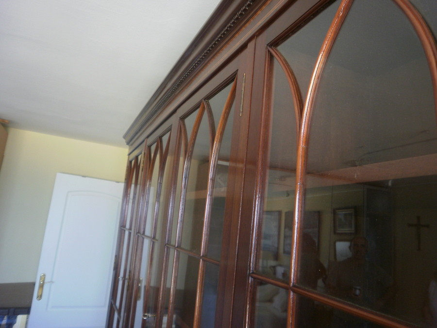 Vitrina clásica de caoba