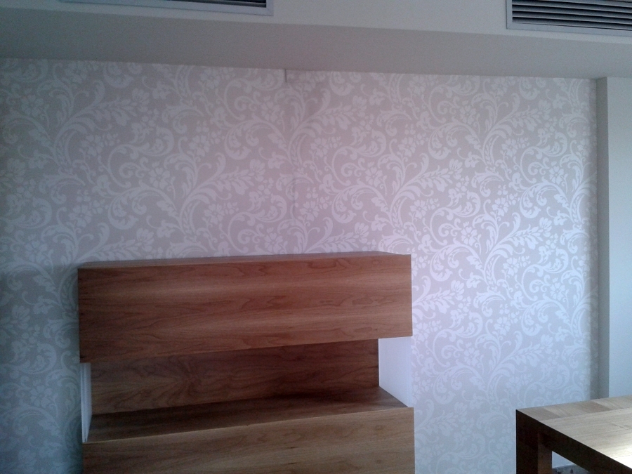 papel pintado midnight en comedor