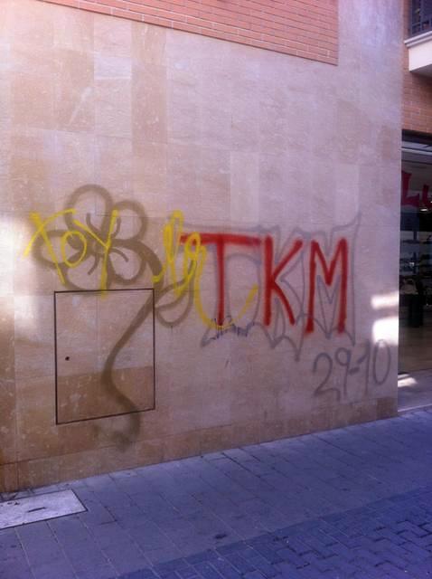 Pared con graffiti