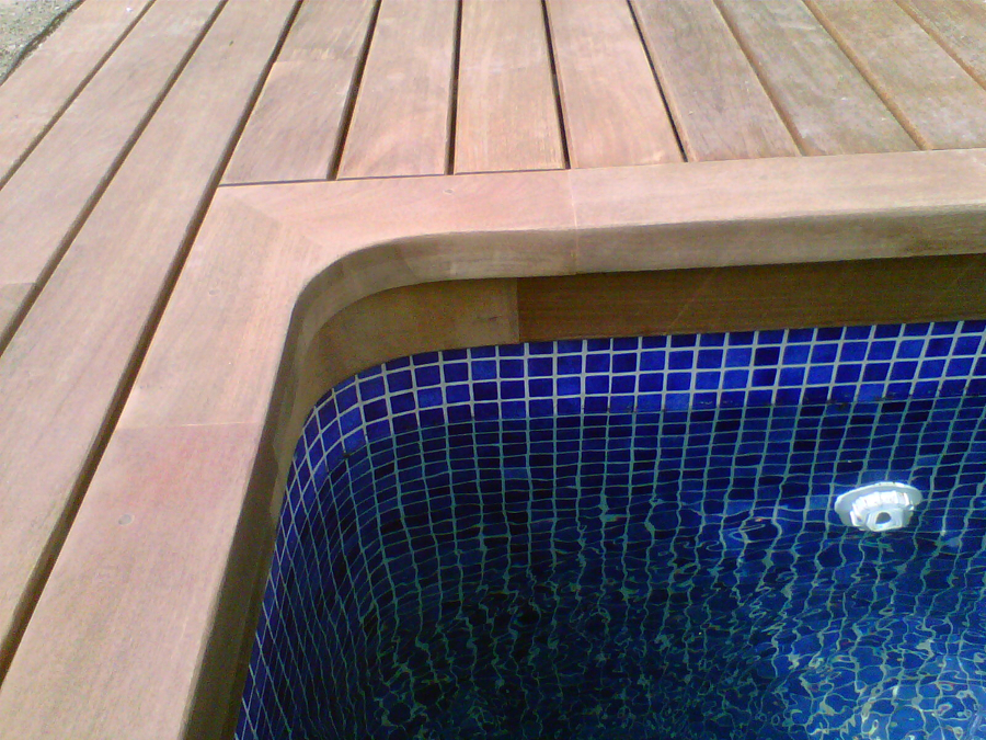 Parquet exterior.