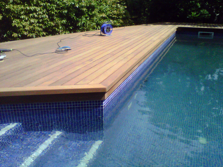 Parquet exterior.