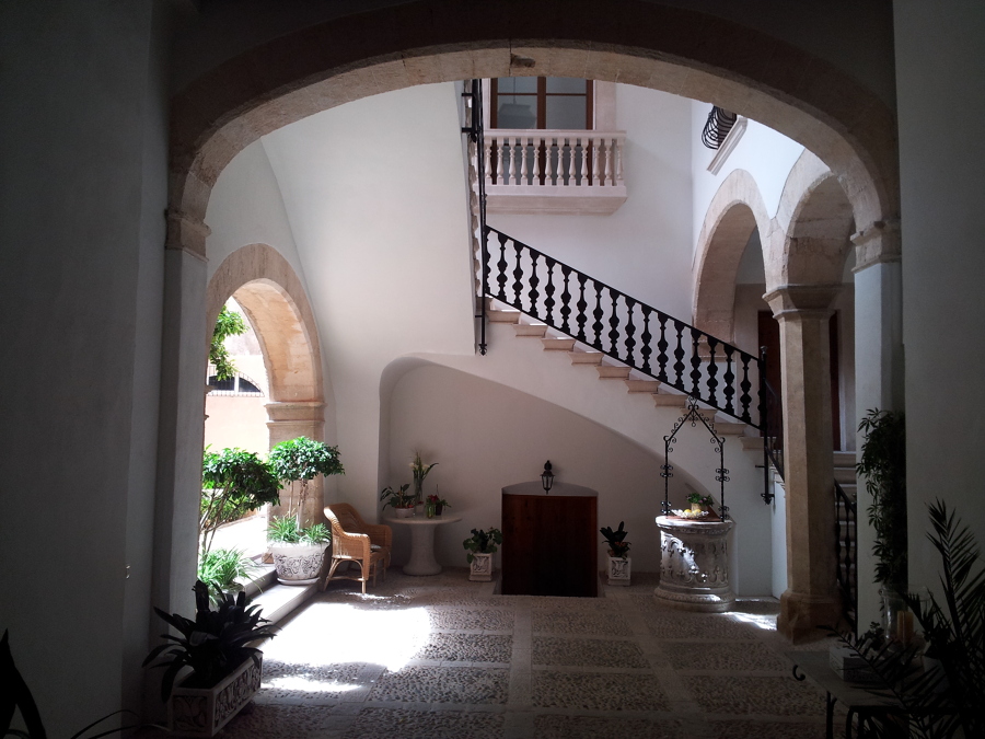 Patio de entrada