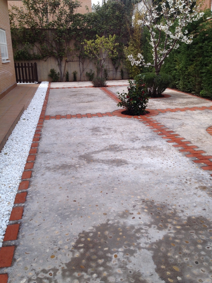 PATIO EN CANTO RODADO E IMPERMEABILIZACION
