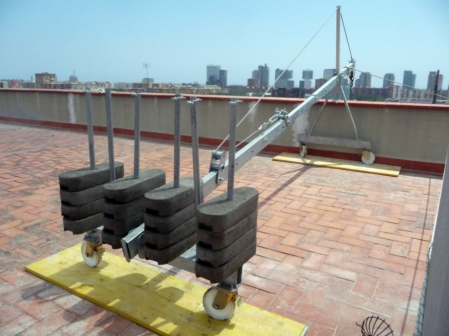Pescante para suspensión de plataforma colgante