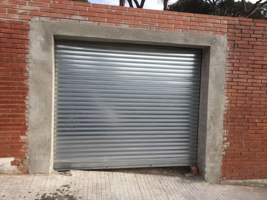 Puerta enrrollable en obra nueva