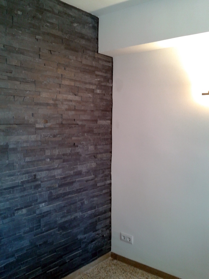 Foto: Muro Aplacado Piedra Pizarra Chimenea Horno de Adobe Taller de