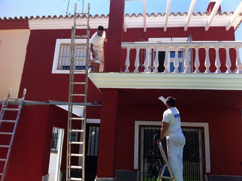 Pintura de fachada en vivienda particular