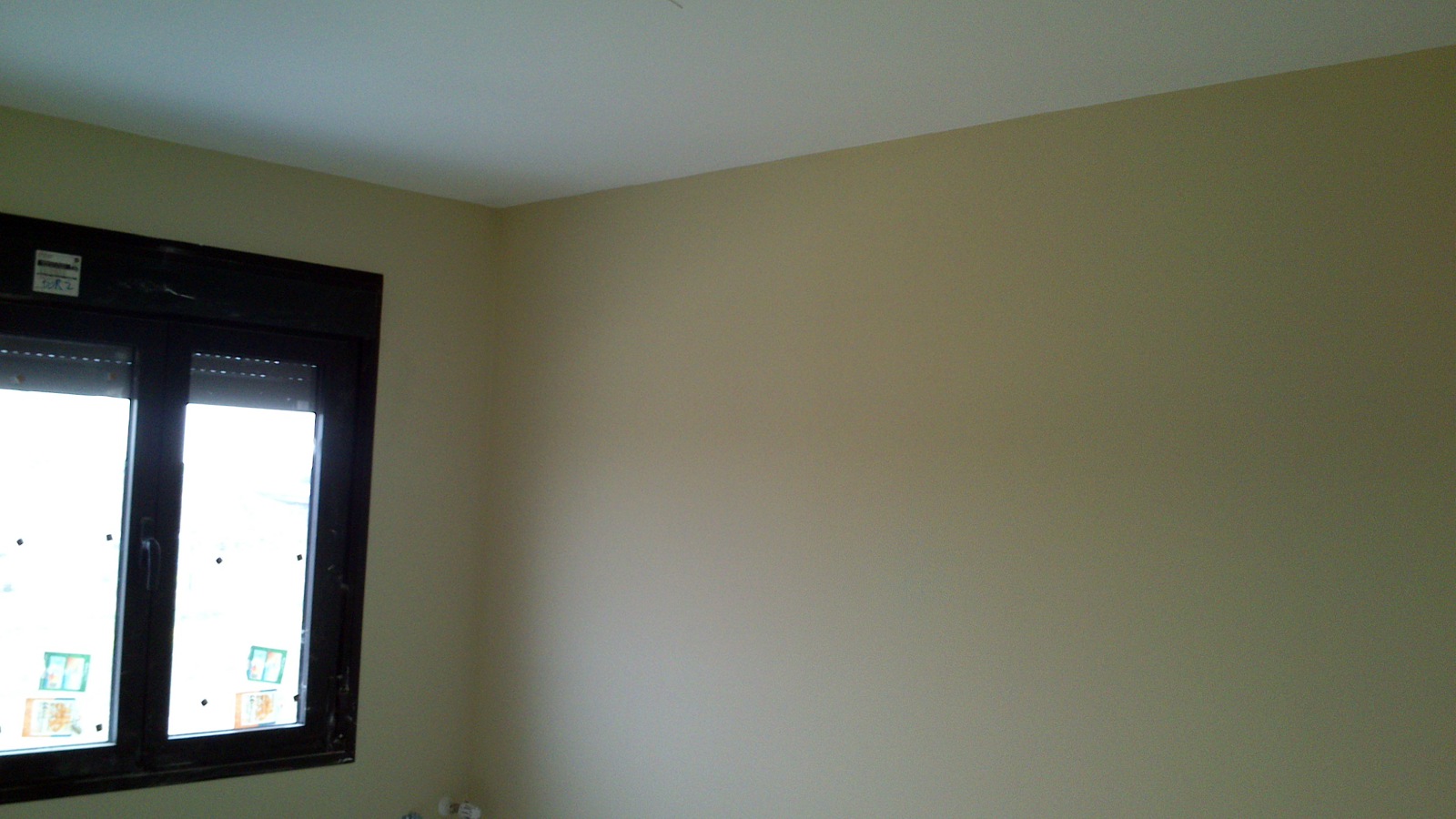 pintura ocre en salon 