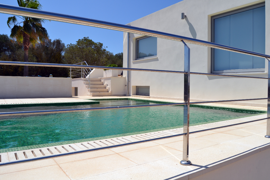 VIVIENDA Y PISCINA