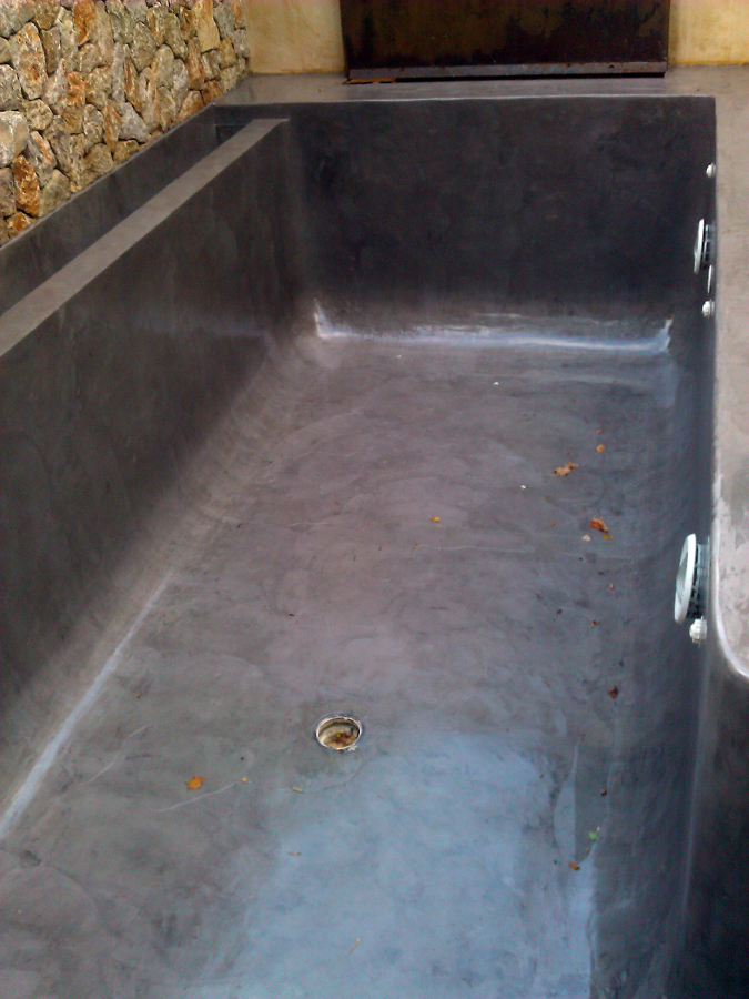 piscina de microcemento