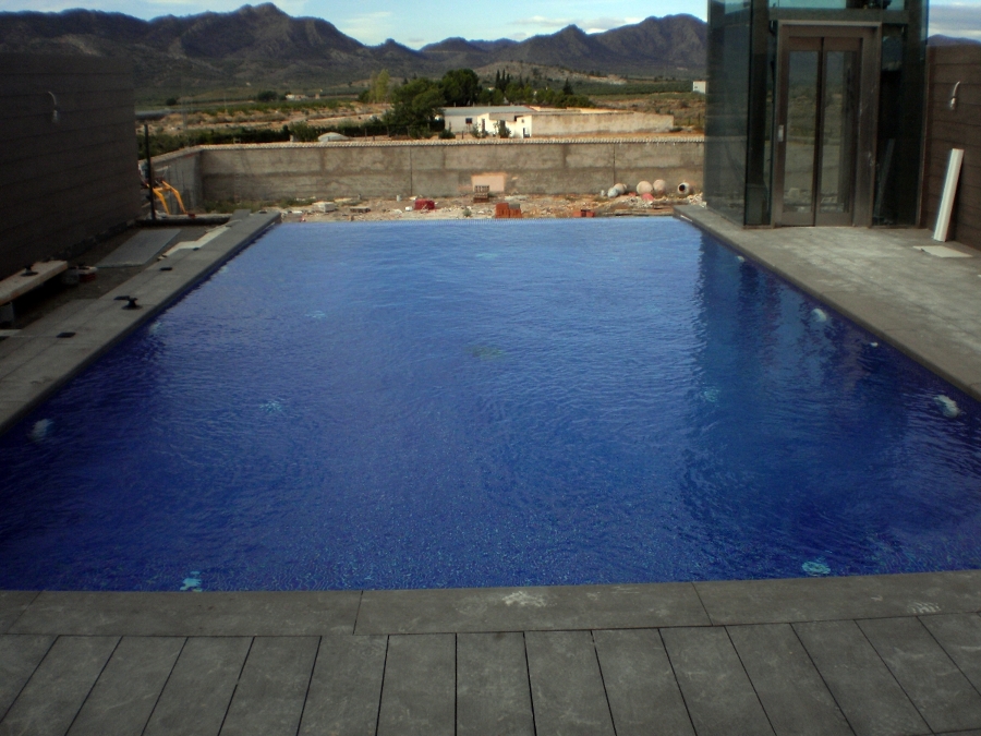 piscina desbordante