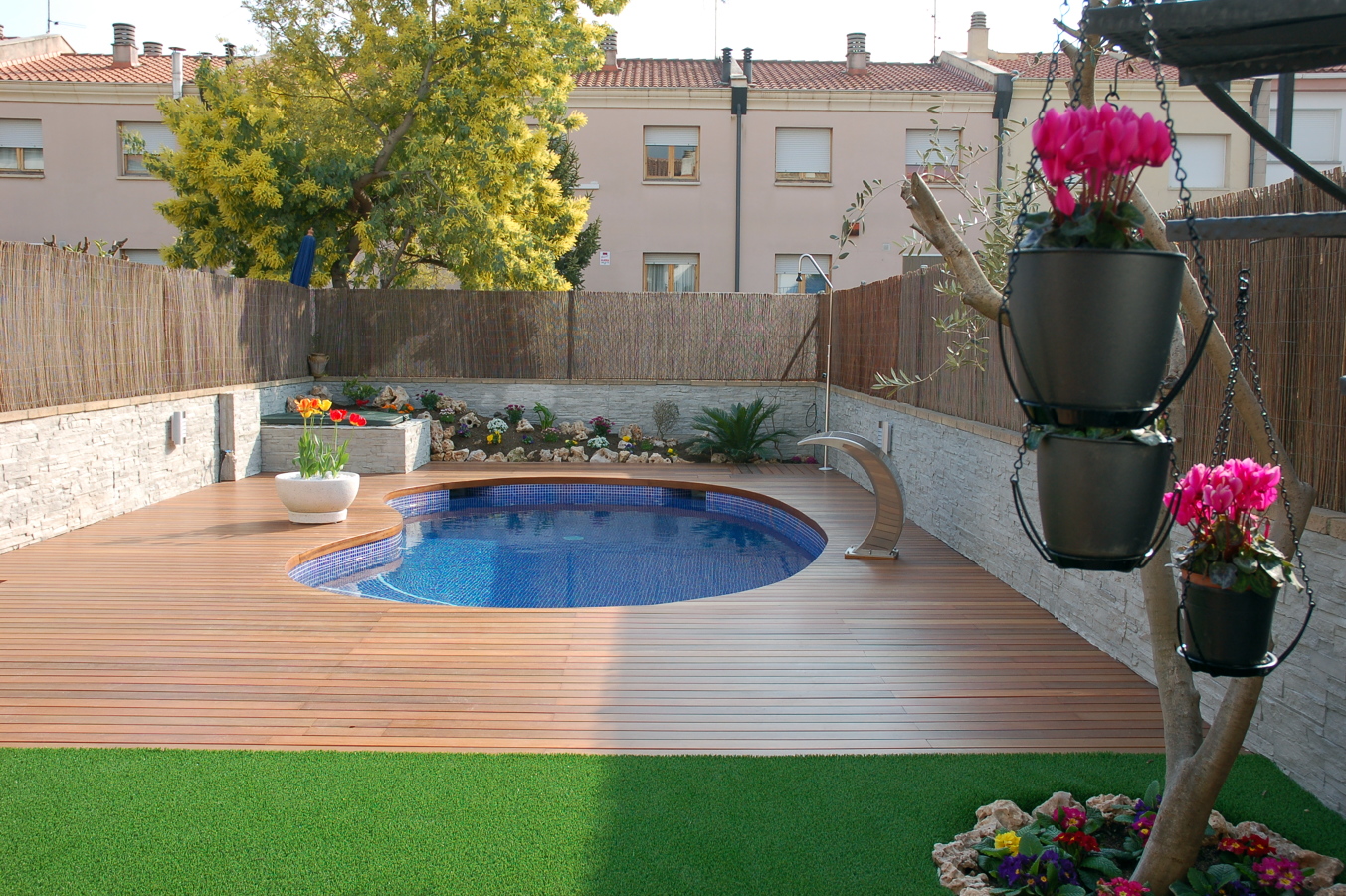 PISCINA DISENY