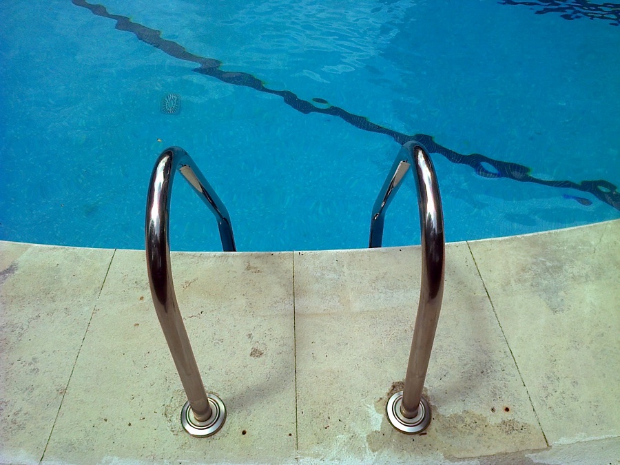 piscina limpia comunidad vecinos