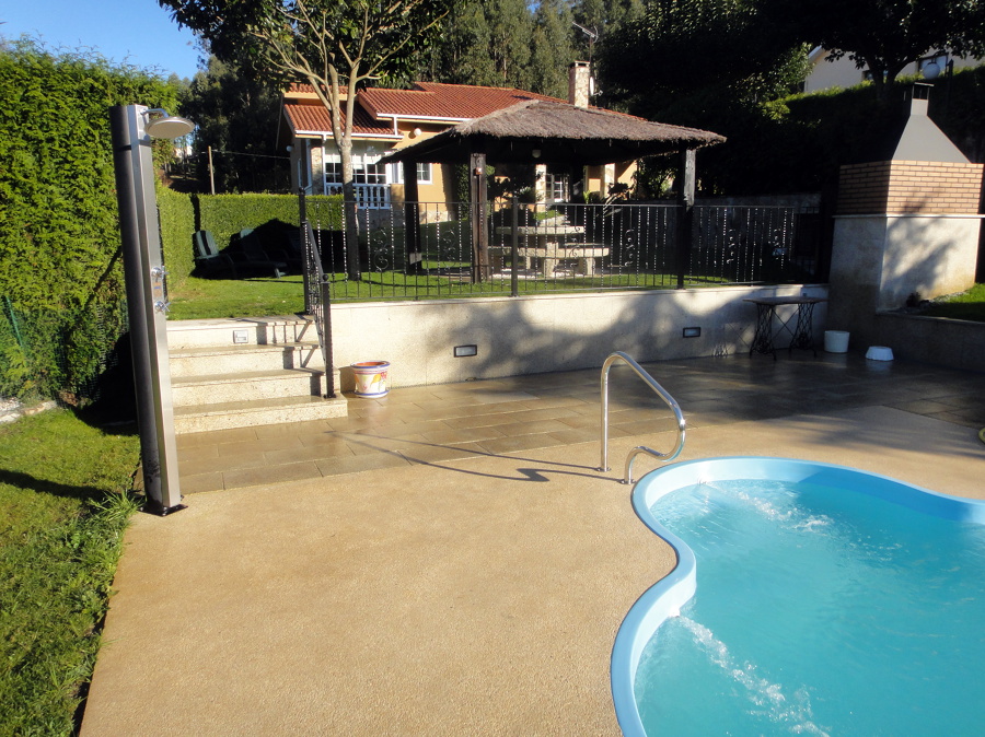 piscina y exteriores