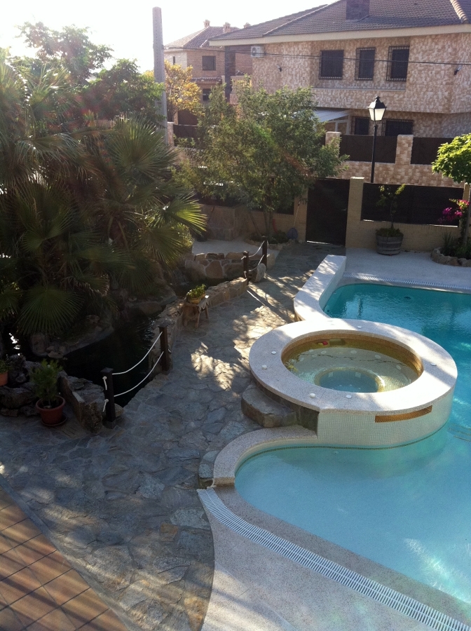 PISCINA Y JAZUZZI