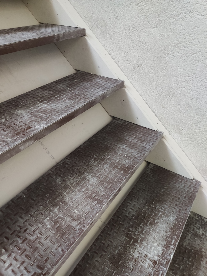 Protección de escalera con Placa de Fibrosilicato sin terminar