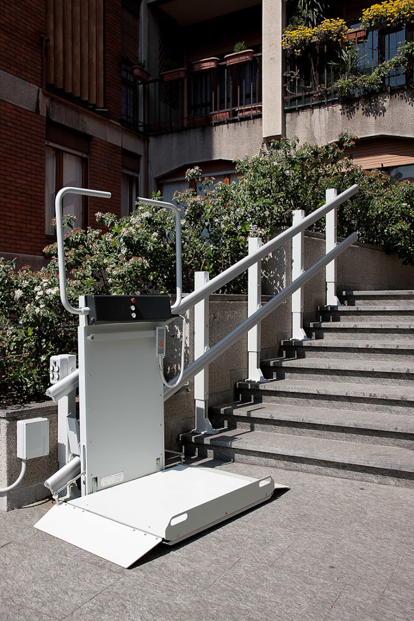 PLATAFORMA SALVA ESCALERAS RECTA JOVAL
